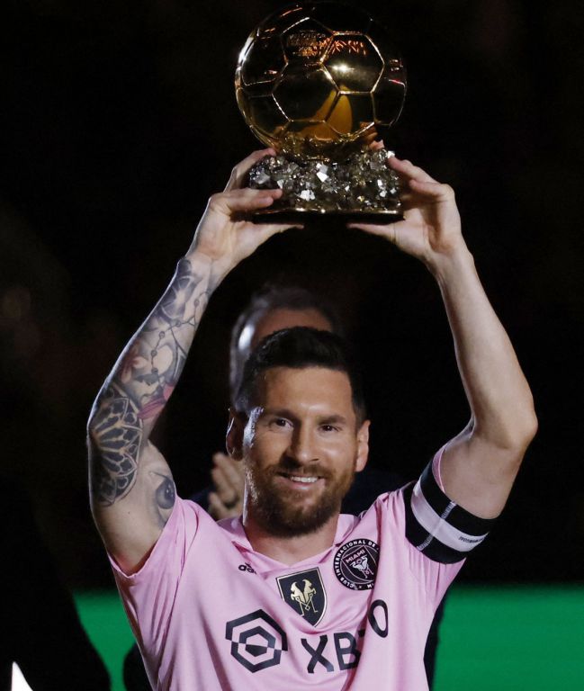 Lionel Messi presume su octavo Balón de Oro