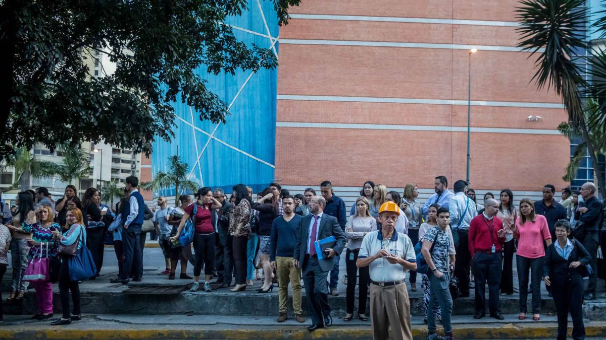 Fuerte sismo de 7.3 grados sacude Venezuela