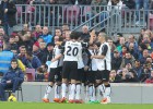 El Valencia toma el Camp Nou y pone la Liga patas arriba