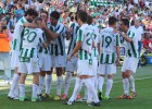 El Córdoba se reconcilia con su afición y se escapa de abajo