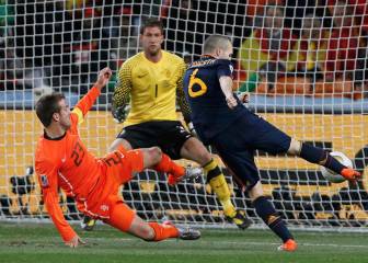 Así se narró el histórico gol de Iniesta a Holanda en 6 idiomas