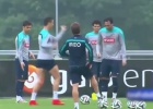¡Cristiano Ronaldo baila samba en medio del entrenamiento!