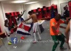 Los jugadores de Costa Rica celebran a lo grande el triunfo