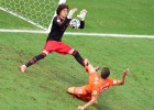 Los dos paradones de Ochoa no pudieron evitar la derrota