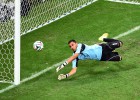 Keylor Navas sostuvo a Costa Rica con paradas fabulosas