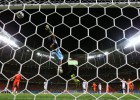 Holanda se topó con los palos de Keylor: ¡A la madera!