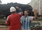 Arreglan las manos de Messi en su estatua de Recoleta