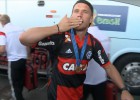 Podolski se marcha de Río con la camiseta de Flamengo