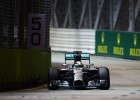 Hamilton gana en Singapur y ya es líder del Mundial