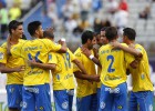 Las Palmas gana a pesar de terminar el partido con diez