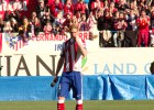 Torres muestra su cariño a la afición: besó el escudo