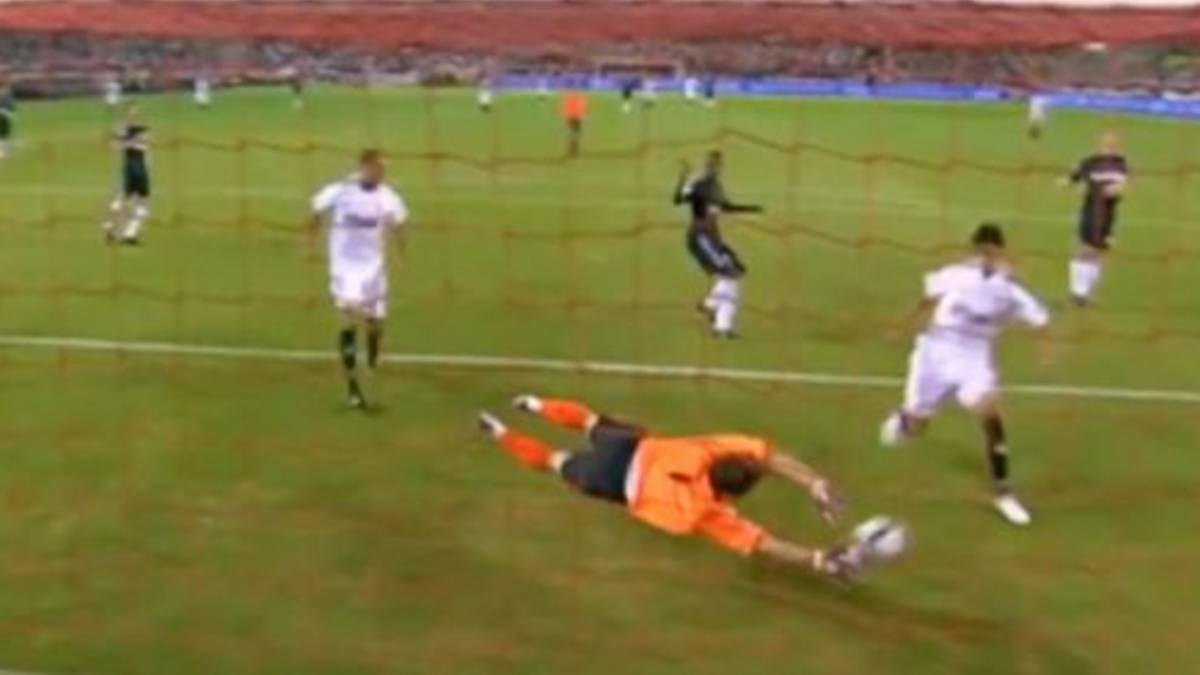 Vídeo | Fútbol: Las 10 mejores paradas de la historia del fútbol ...