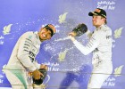 Hamilton gana en Bahréin y Alonso queda undécimo