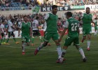 El Betis pone pie y medio en Primera tras vencer al Racing