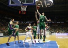 El Unicaja golpea primero y gana al Baskonia