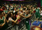 El Unicaja dominó al Barça en la prórroga y sigue con vida