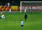 El golazo con el que Lucas Barrios amargó a Messi