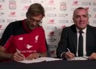 El momento en que Klopp firma su contrato con Liverpool