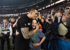 'All black' regaló su medalla de campeón a un niño