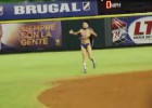 Youtuber aparece desnudo en pleno partido