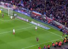 Messi buscó el gol olímpico y sólo el palo pudo evitarlo
