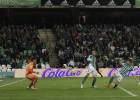 El Betis cumple y se agarra a la salvación ante Las Palmas
