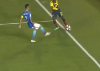 ¿Salió el balón en el gol sin ángulo de Bolaños?