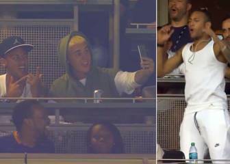 Otro show de Neymar: pasión en la grada y selfie con Bieber