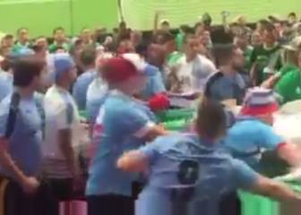 Celebra el gol de Uruguay y provoca una brutal pelea