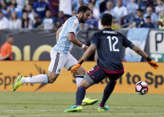 Higuaín olisqueó el peligro y sacó su instinto de cazagoles