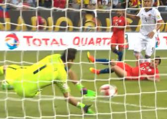 El paradón de Bravo tras una genial asistencia de James