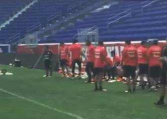 La espectacular rabona de Vidal en la práctica de la Roja