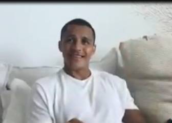 Alexis Sánchez y su cómico saludo a los hinchas de la Roja