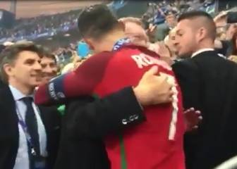 El efusivo abrazo entre Cristiano y Ferguson tras la final