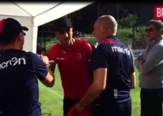 El triunfal recibimiento del plantel de Bologna a Pulgar