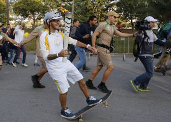 Un hombre intenta robar la antorcha olímpica en Sao Paulo