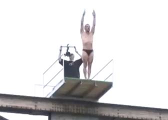High diver dies after failing to surface from 20m jump