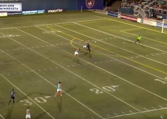 Volea + vaselina, ¡golazo!