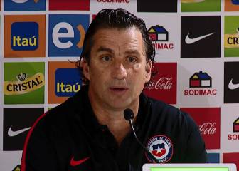 Las 4 formas que ocupó Pizzi para evitar hablar sobre Bravo