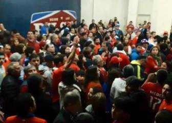 Así se fueron del estadio los hinchas chilenos tras la caída