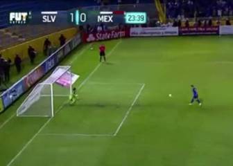 Larín marcó a lo panenka en El Salvador vs México