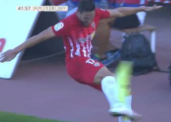 El Almería golea y deja colista a un Rayo sin identidad