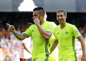 Castro y el Betis reinan en la locura de Mestalla