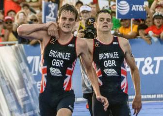 Brotherly love! Great gesture as Alastair Brownlee helps exhausted brother finish race