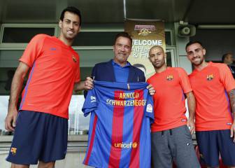 'Arnie' meets Barça stars