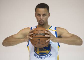 Steph Curry will stand for national anthem