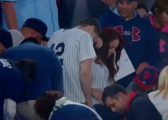 Fan proposes then drops and loses the ring. Panic!!