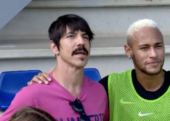 Stadium Neymarcadium: Barça stars meet the Chili Peppers