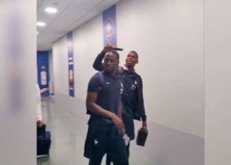 Pogba entra en el Stade de France... ¡peinando a Sissoko!