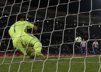 Este fue el penal que Villar le atajó a Agüero en Córdoba